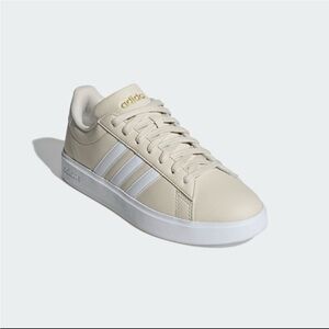 [NIB] Adidas women GRAND COURT 2.0 SHOES size 8